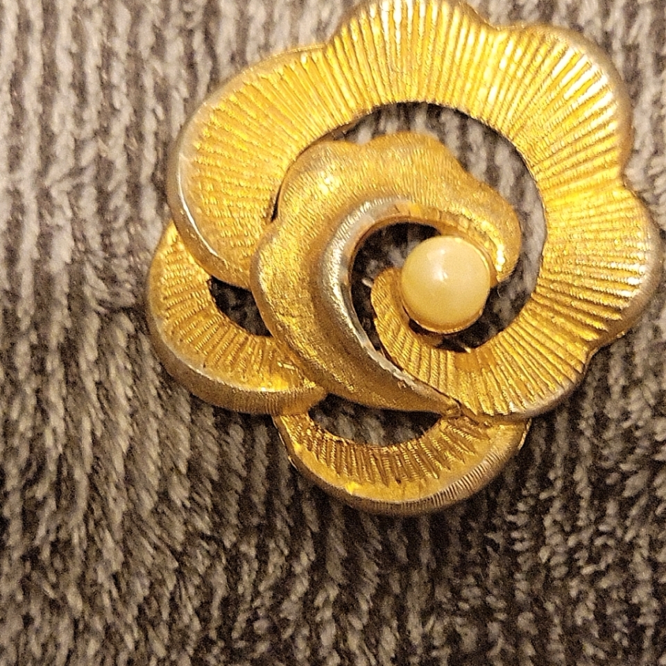 Vintage Bsk Brooch With Genuine Pearl